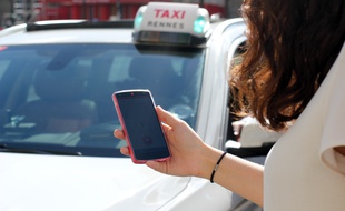 La plateforme Le Taxi lancée par l'Etat permet de héler un taxi avec son mobile.