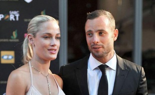 L'athlète paralympique sud-africain Oscar Pistorius, super-star mondiale pour avoir participé aux JO de Londres avec les valides, est arrivé vendredi au tribunal d'instance de Pretoria où il doit comparaître pour le meurtre de sa petite amie.