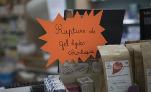 De nombreuses pharmacies se sont retrouvé en rupture de stock de gel hydroalcoolique, comme ici à Marseille.