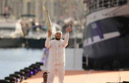 Mélancolie festive et amoureux de l’OM… Comment Jul a séduit Paris