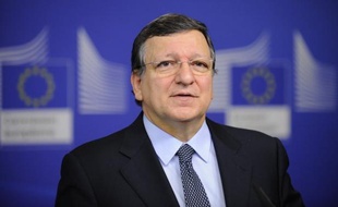 Le président de la Commission européenne, José Manuel Barroso, a violemment critiqué lundi la volonté de la France d'exclure le secteur audiovisuel du mandat de négociations commerciales avec les Etats-Unis, qualifiant cette attitude de "réactionnaire".