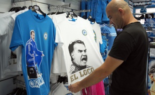 Des tee-shirts à l'effigie de Marcelo Bielsa à Marseille