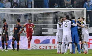 Marseille, privé de nombreux titulaires, s'est incliné jeudi sur sa pelouse face à Fenerbahçe (0-1) et est éliminé de la compétition, lors de la 5e journée d'Europa League, au terme d'une rencontre marquée par des incidents en tribunes.