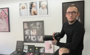 A 29 ans, Zeykah a déjà derrière lu plus d'une dizaine d'années de photographie.