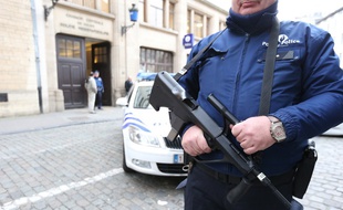 Illustration d'un policier belge, photographié le 29 décembre 2015 à Bruxelles