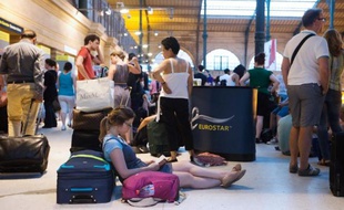 D'importants retards affectaient vendredi soir les liaisons Paris-Lille et Paris-Londres dans les deux sens en raison du blocage pendant plusieurs heures de deux trains, un TGV et un Eurostar, dans l'Oise, dû à un problème électrique lié aux orages, a indiqué la SNCF.
