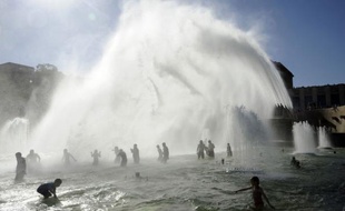 Météorologues et climatologues en sont d'accord: la canicule qui vient de frapper la France ne constitue pas une preuve du réchauffement climatique, mais la multiplication et la sévérité de ces vagues de chaleur sont un signe clair de l'évolution du climat sur la planète.