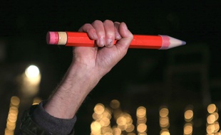 Strasbourg le 7 janvier 2015. Charlie Hebdo. Rassemblement en hommage au journal satirique Charlie Hebdo. Strasbourg