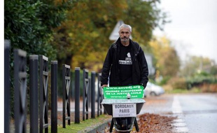 Un retraité de 59 ans, s'estimant injustement privé de l'héritage de la propriété viticole de son père en Gironde, s'est lancé lundi dans un Bordeaux-Paris avec une brouette pour dénoncer les "droits bafoués des enfants du divorce" et "le dysfonctionnement de la justice civile".