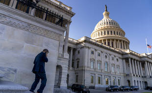 Une "cellule de crise" dirigée par des conseillers de Donald Trump, dont Steve Bannon, depuis un hôtel de luxe de Washington est désormais au centre de l'enquête parlementaire sur l'attaque meurtrière contre le Capitole le 6 janvier.