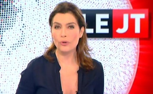 Daphné Roulier présentait les JT du week-end sur Canal+.