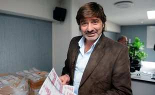 Me David Metaxas, jeune avocat lyonnais connu pour sa proximité avec Michel Neyret, a été placé en garde à vue dans le cadre de l'affaire de corruption présumée de l'ex-numéro deux de la PJ de Lyon, a-t-on appris mardi de source bien informée, confirmant une information du Progrès.