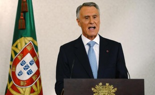 Le Portugal attendait samedi que le président mette fin à l'impasse politique qui persistait au lendemain de l'échec d'un "pacte de salut national" censé garantir le succès du plan d'aide financière accordé au pays.