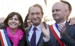 Anne Hidalgo, candidate PS à la mairie de Paris, a célébré samedi le mariage de Christophe Girard et son compagnon, a annoncé le maire du IVe arrondissement dans un communiqué.