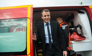 Emmanuel Macron va maintenir les primes et les avantages dont bénéficient les pompiers.