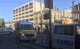 L'accident s'est produit juste devant le commissariat de Bordeaux.