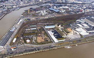 Les voies ferrées occupent la pointe ouest de l'île de Nantes.