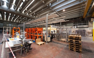 Bâtiment de stockage sur le site de la Monnaie de Paris de Pessac.