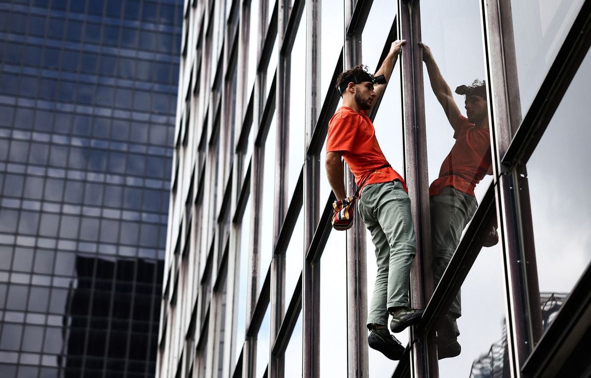 Pologne : Le Français Titouan Leduc arrêté alors qu'il escaladait à main nue le plus haut gratte-ciel de l'UE