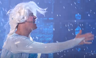 Channing Tatum en Elsa de «La Reine des neiges» sur le plateau de l'émission américaine Lip Sync Battle.