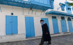 Un passant à Sidi Boussaïd