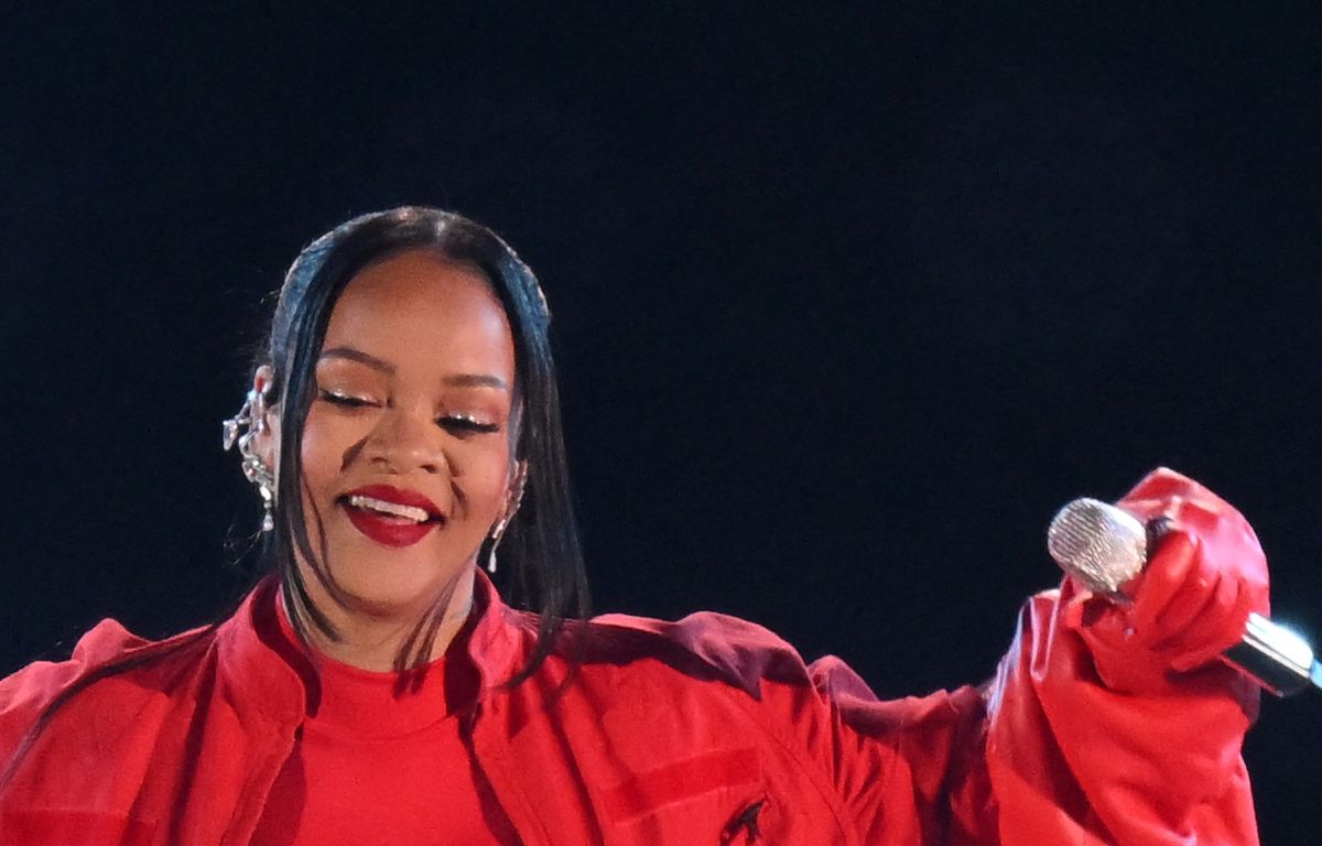 Super Bowl : Le tissu de la combinaison rouge de Rihanna vient d'Alsace