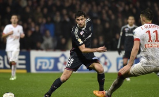 Lors de sa dernière apparition avec l'OL, Yoann Gourcuff avait offert une superbe passe décisive à Alexandre Lacazette face à Monaco, le 17 décembre dernier. AFP PHOTO / PHILIPPE DESMAZES