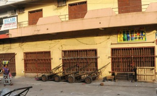 Des commerces fermés à Conakry, le 15 février 2016