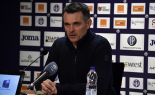 Willy Sagnol lors de sa dernière conférence de presse en tant qu'entraîneur des Girondins, le 12 mars 2016 à Toulouse. AFP PHOTO/ PASCAL PAVANI