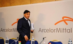Le géant de l'acier ArcelorMittal est convaincu d'avoir surmonté "le creux du cycle" de la sidérurgie, après avoir divisé ses pertes par trois au troisième trimestre, confirmant ses objectifs de rentabilité opérationnelle et de réduction de sa dette.