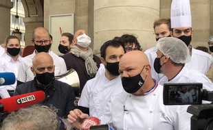 Philippe Etchebest a invité les restaurateurs à faire du bruit à 11 h 45 devant leurs établissements pour protester contre les mesures sanitaires jugées trop strictes les concernant.