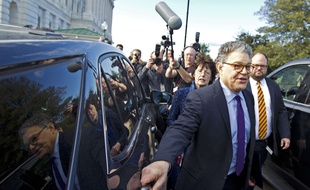 Le sénateur Al Franken, ancien comique dans l'émission Saturday night live, a annoncé le 7 décembre 2017 sa démission prochaine après avoir été accusé de comportement déplacé il y a plusieurs années par des femmes.