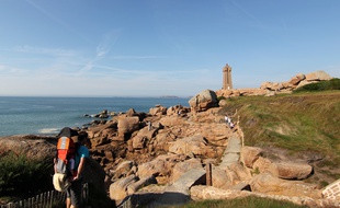 Le phare de Mean Ruz à Ploumanac'h (Côtes d'Armor) sur la Côte de granit rose.