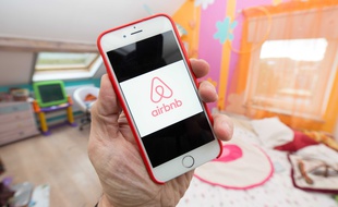 L'application Airbnb permet de louer des logements entre particuliers.