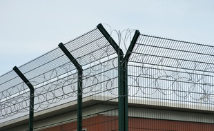 Deux détenus et un ancien détenu ont été mis en examen pour « association de malfaiteurs terroriste criminelle »