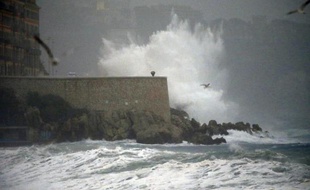 Des vagues à Nice, le 4 novembre 2014