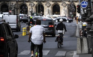 Des cyclistes à Paris, le 23 septembre 2020.