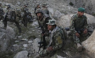 Envisagé par Paris après la mort de quatre soldats vendredi, le retrait des troupes françaises du "piège" afghan avant l'échéance de 2014 est inéluctable, estiment samedi les éditorialistes de la presse régionale.