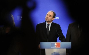 Le blocage persistait mercredi à l'UMP sans qu'aucune issue ne se dessine, Jean-François Copé renvoyant à "début janvier" l'échéance de nouvelles propositions et balayant par avance la consultation annoncée des parlementaires pour obtenir un nouveau vote rapidement.