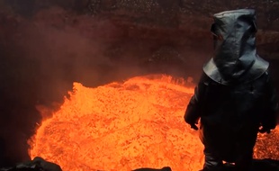 Deux explorateurs ont filmé leur descente dans le cratère d'un volcan