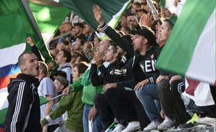 Des supporters du Rapid Vienne lors d'un match à Helsinki, en Finlande, le 21 août 2014.