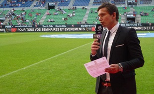 Le journaliste de BeIn Sport Xavier Domergue avant la rencontre Rennes-Lyon (samedi 11 août 2012).