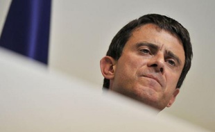 Le ministre de l'Intérieur Manuel Valls a annoncé vendredi qu'il renonçait à ses indemnités d'élu local, après les révélations du Canard Enchaîné sur ses émoluments et à deux jours du premier tour des élections législatives pour lesquelles il est candidat dans l'Essonne.