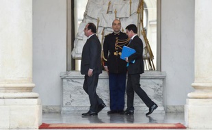 François Hollande (g) et Manuel Valls (d) le 9 mars 2016 au palais de l'Elysée à Paris