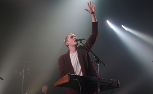 Victor Solf du groupe Her, ici en avril 2018 à la Seine Musicale.