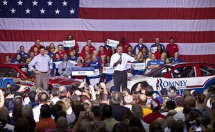 Le candidat républicain à la présidentielle américaine Mitt Romney et son colistier Paul Ryan ont voulu donner un nouvel élan à leur campagne dimanche en Caroline du Nord (sud-est), promettant "le grand retour" des Etats-Unis s'ils étaient élus le 6 novembre.