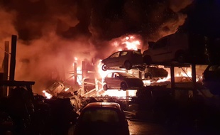 L'incendie d'une casse automobile s'est déclaré dans la nuit de mercredi à jeudi.