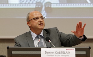 Damien Castelain, lors de son élection à la présidence de La Métropole de Lille,, en avril 2014.