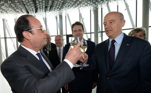 François Hollande est venu inaugurer la Cité du vin à Bordeaux le mardi 31 mai à Bordeaux. / AFP PHOTO / POOL / MEHDI FEDOUACH