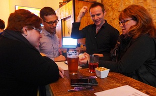 A l'heure de l'apéro, les expériences scientifiques sont de sortie dans les bars de Nice.